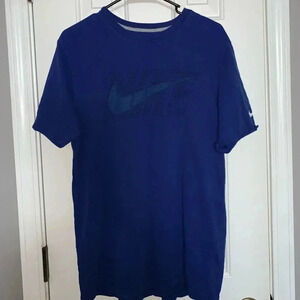 🧾 Nike Tee